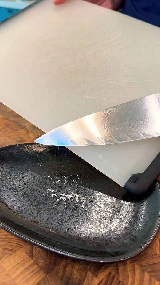 Wood vs Plastic: Choose A Wood Cutting Board Every Time